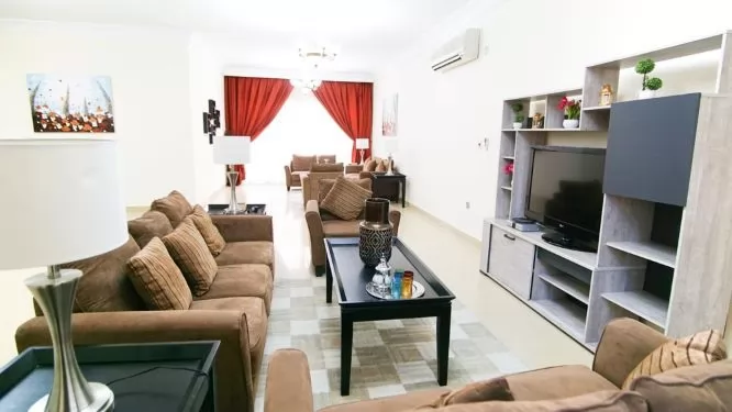 Residencial Listo Propiedad 4 habitaciones F / F Villa en Compound  alquiler en al-sad , Doha #8114 - 1  image 