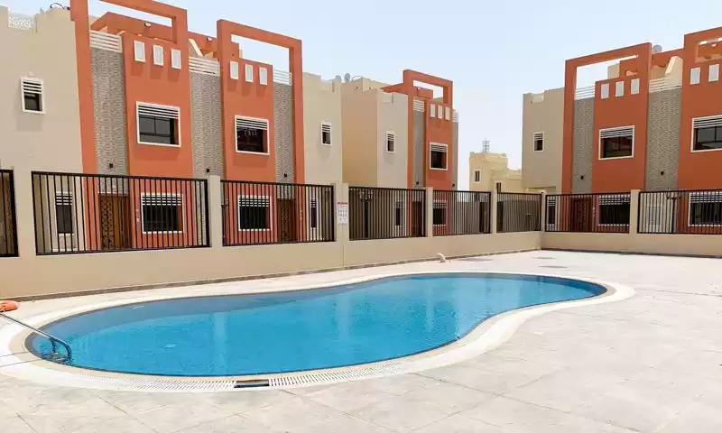 Жилой Готовая недвижимость 4 спальни Н/Ф Вилла в комплексе  в аренду в Аль-Садд , Доха #8115 - 1  image 