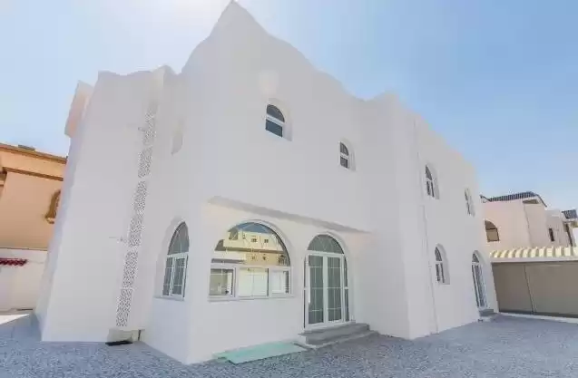 Жилой Готовая недвижимость 5 спален Н/Ф Вилла в комплексе  в аренду в Аль-Садд , Доха #8124 - 1  image 