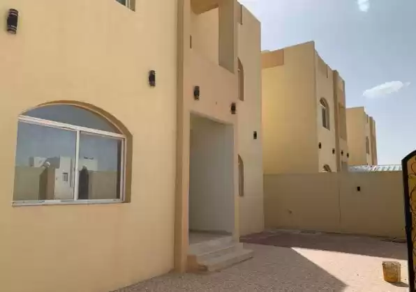 yerleşim Hazır Mülk 6 Yatak Odası U/F Müstakil Villa  satılık içinde Al Sadd , Doha #8198 - 1  image 