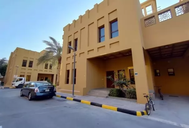 Residential Ready Property 4+maid Bedrooms U/F Apartment  for rent in Doha #8281 - 1  image 