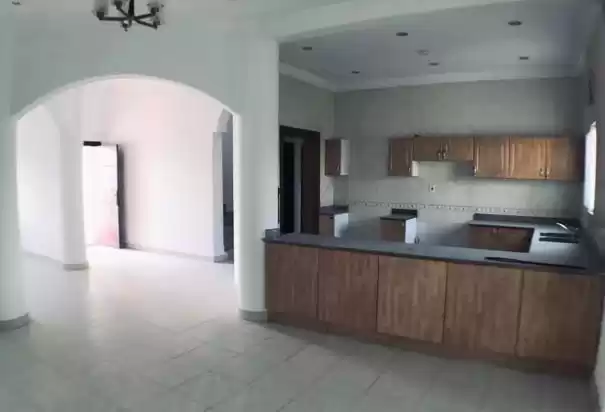 Residential Ready Property 5+maid Bedrooms U/F Villa in Compound  for rent in Al Sadd , Doha #8284 - 1  image 