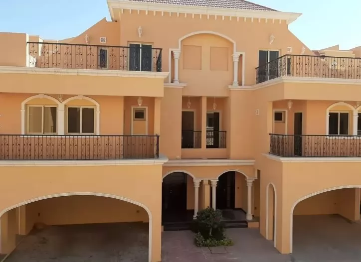 Résidentiel Propriété prête 4 chambres S / F Villa à Compound  a louer au Doha #8296 - 1  image 