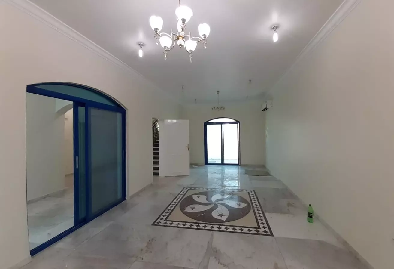 Wohn Klaar eigendom 5 Schlafzimmer U/F Villa in Verbindung  zu vermieten in Doha #8361 - 1  image 