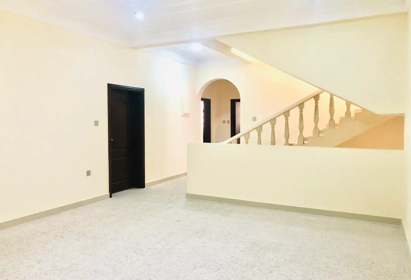 Residencial Listo Propiedad 5 + habitaciones de servicio U / F Villa Standerlone  alquiler en al-sad , Doha #8365 - 1  image 