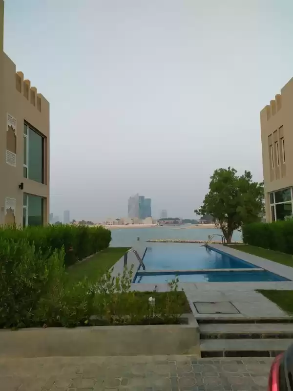 Wohn Klaar eigendom 4 + Zimmermädchen F/F Alleinstehende Villa  zu vermieten in Al Sadd , Doha #8380 - 1  image 