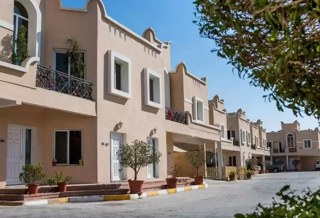 Жилой Готовая недвижимость 3 спальни С/Ж Вилла в комплексе  в аренду в Аль-Садд , Доха #8385 - 1  image 