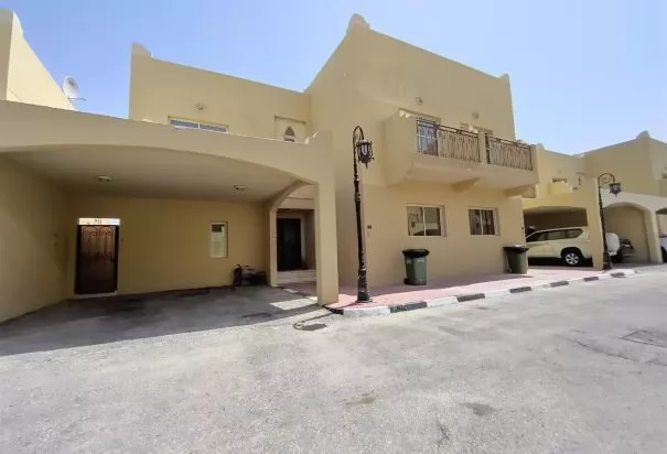 Residencial Listo Propiedad 4 + habitaciones de servicio U / F Villa en Compound  alquiler en al-sad , Doha #8388 - 1  image 