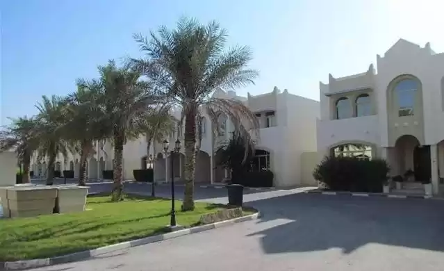 yerleşim Hazır Mülk 3+hizmetçi Yatak Odası F/F Site İçinde Villa  kiralık içinde Al Sadd , Doha #8392 - 1  image 