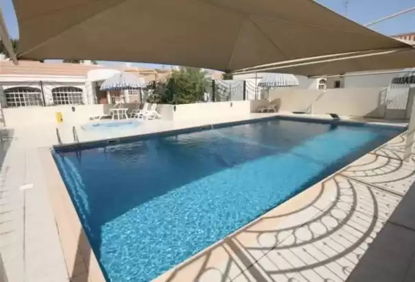 Résidentiel Propriété prête 3 chambres S / F Villa à Compound  a louer au Al-Sadd , Doha #8403 - 1  image 