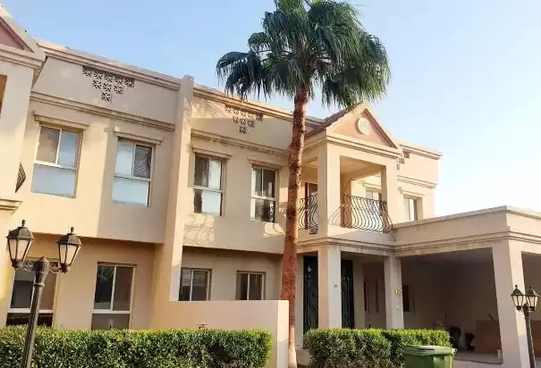 Résidentiel Propriété prête 4 + femme de chambre S / F Villa à Compound  a louer au Al-Sadd , Doha #8409 - 1  image 