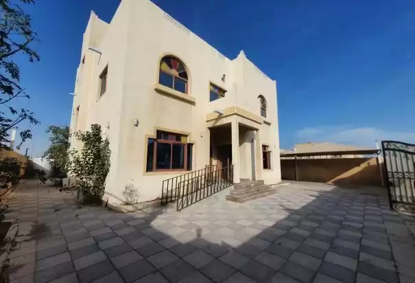 Wohn Klaar eigendom 6 + Zimmermädchen S/F Alleinstehende Villa  zu vermieten in Al Sadd , Doha #8417 - 1  image 