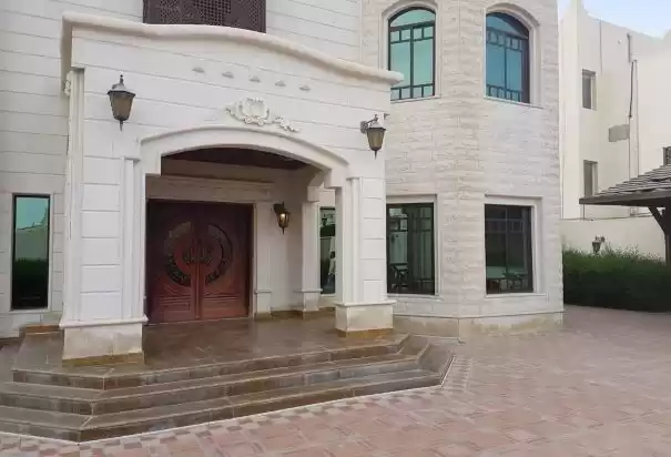 Residencial Listo Propiedad 5 + habitaciones de servicio S / F Villa Standerlone  venta en al-sad , Doha #8419 - 1  image 
