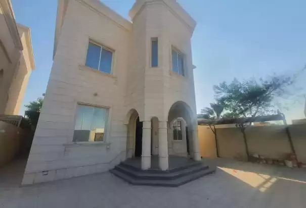 Wohn Klaar eigendom 6 + Zimmermädchen U/F Alleinstehende Villa  zu vermieten in Al Sadd , Doha #8420 - 1  image 