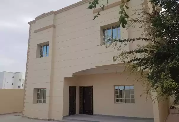 Résidentiel Propriété prête 5 + femme de chambre U / f Appartement  a louer au Al-Sadd , Doha #8438 - 1  image 
