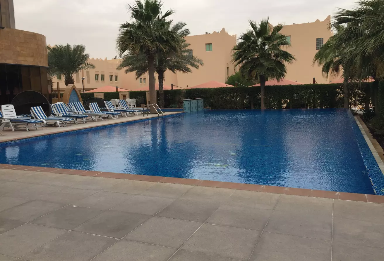 Wohn Klaar eigendom 4 + Zimmermädchen S/F Villa in Verbindung  zu vermieten in Al Sadd , Doha #8441 - 1  image 