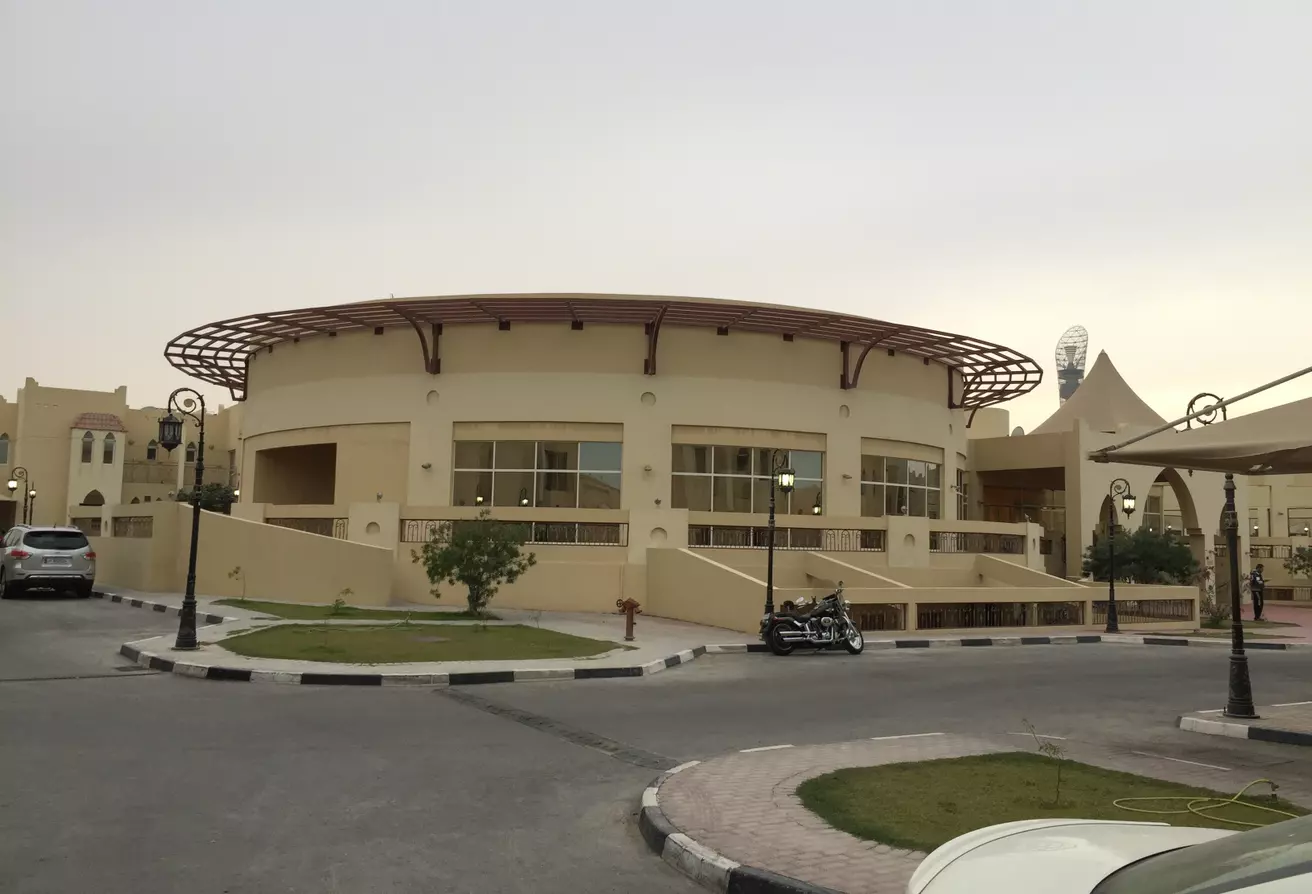 Residencial Listo Propiedad 4 + habitaciones de servicio S / F Villa en Compound  alquiler en al-sad , Doha #8443 - 1  image 