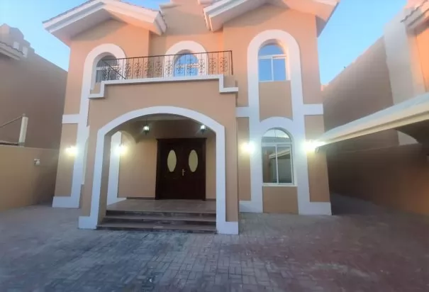 Résidentiel Propriété prête 6 + femme de chambre S / F Villa à Compound  a louer au Al-Sadd , Doha #8452 - 1  image 