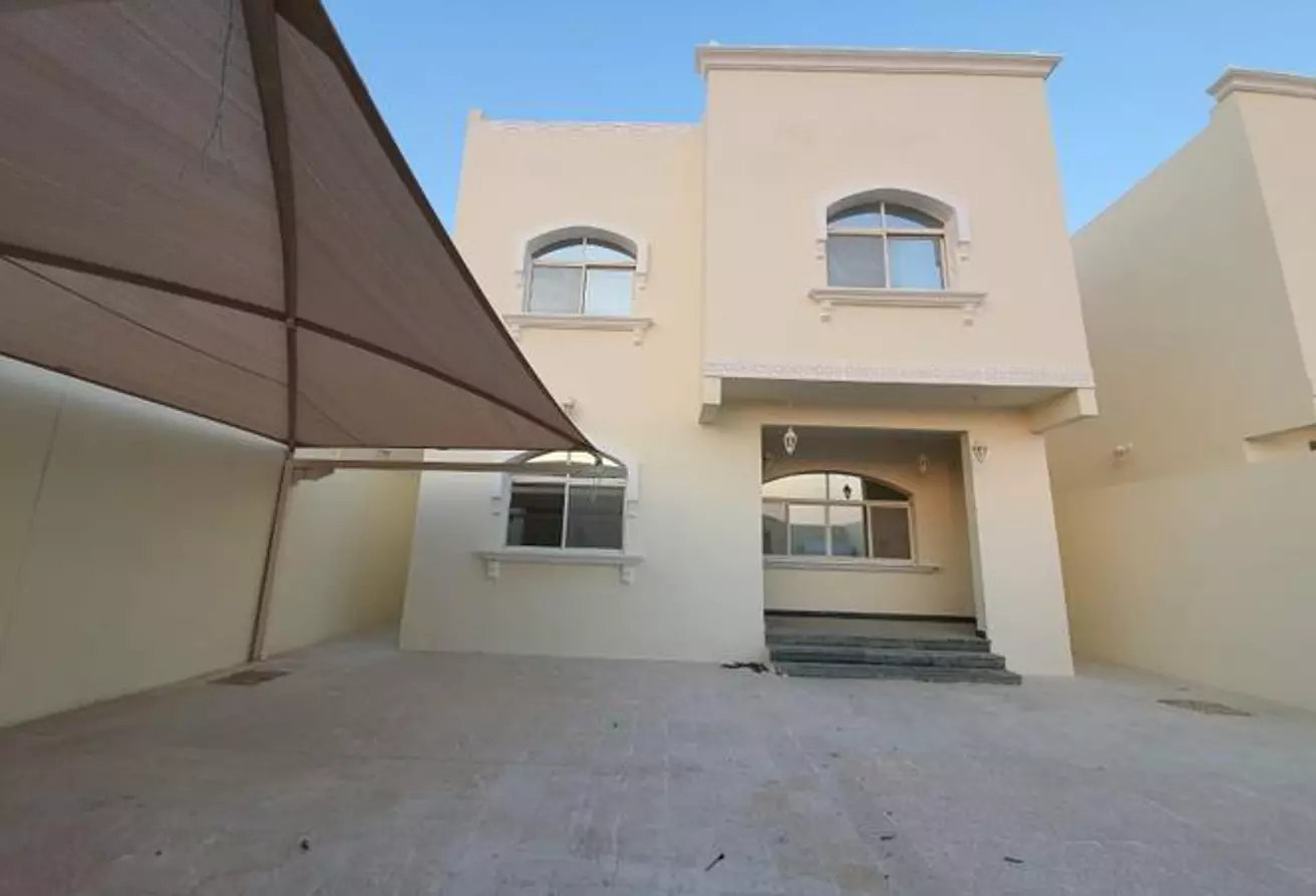 yerleşim Hazır Mülk 7 Yatak Odası U/F Müstakil Villa  kiralık içinde Al Sadd , Doha #8458 - 1  image 