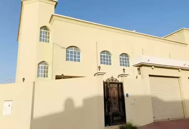 Wohn Klaar eigendom 6 + Zimmermädchen U/F Alleinstehende Villa  zu vermieten in Al Sadd , Doha #8473 - 1  image 