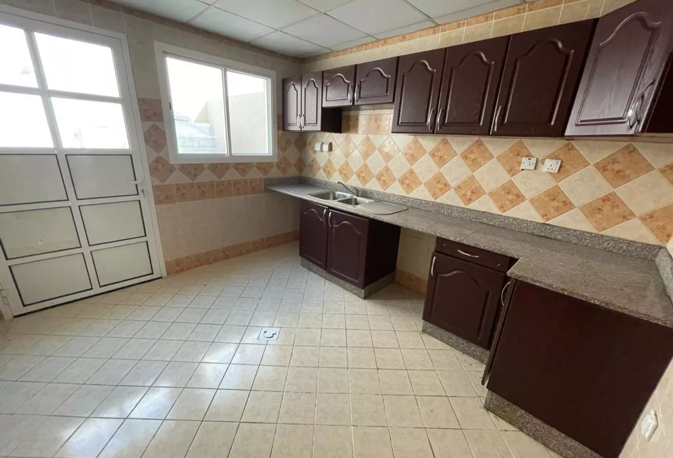 Residencial Listo Propiedad 5 habitaciones U / F Compuesto  alquiler en al-sad , Doha #8478 - 1  image 