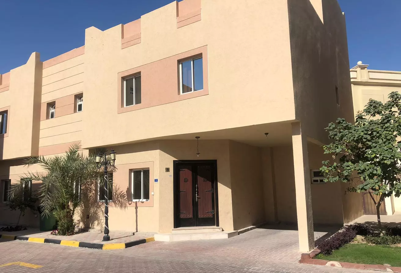 Residencial Listo Propiedad 4 + habitaciones de servicio U / F Compuesto  alquiler en al-sad , Doha #8491 - 1  image 