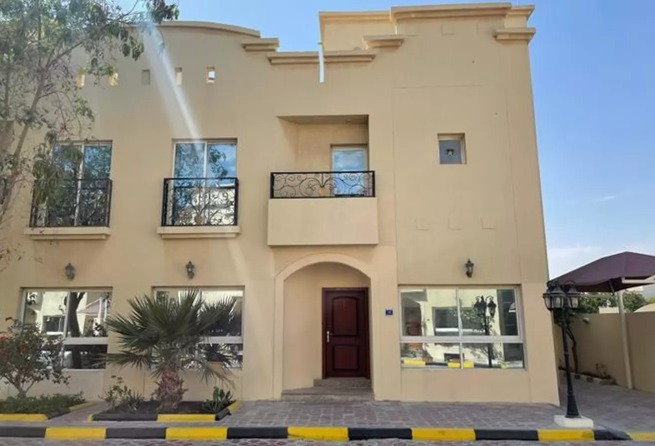 Residencial Listo Propiedad 3 + habitaciones de servicio U / F Compuesto  alquiler en al-sad , Doha #8502 - 1  image 