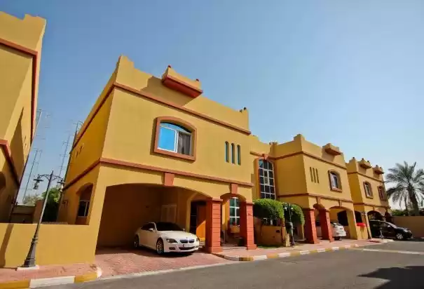 Residencial Listo Propiedad 4 + habitaciones de servicio S / F Villa en Compound  alquiler en al-sad , Doha #8520 - 1  image 
