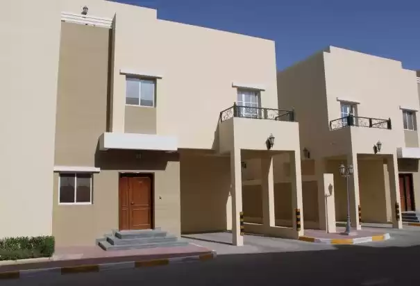 Residencial Listo Propiedad 4 + habitaciones de servicio U / F Villa en Compound  alquiler en al-sad , Doha #8521 - 1  image 