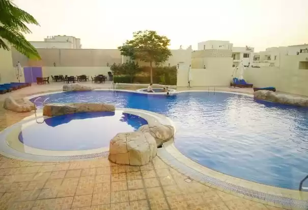 Résidentiel Propriété prête 5 chambres S / F Villa à Compound  a louer au Al-Sadd , Doha #8523 - 1  image 