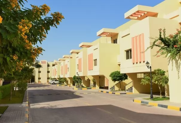 Résidentiel Propriété prête 5 + femme de chambre S / F Villa à Compound  a louer au Al-Sadd , Doha #8524 - 1  image 
