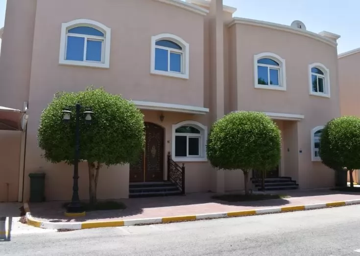 Résidentiel Propriété prête 5 + femme de chambre F / F Villa autonome  a louer au Doha #8532 - 1  image 