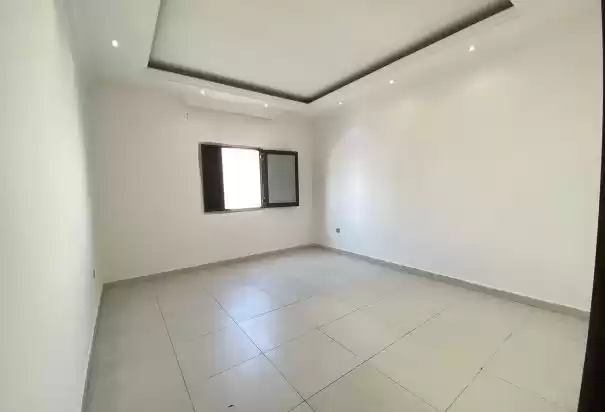 Residential Ready Property Studio U/F Apartment  for rent in Al Sadd , Doha #8609 - 1  image 