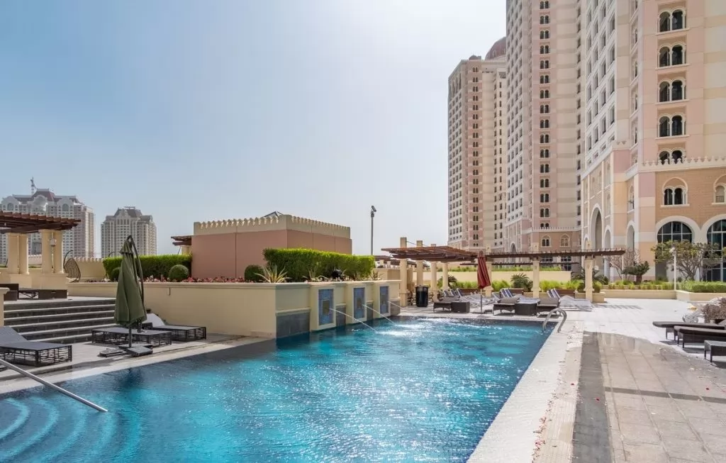 yerleşim Hazır Mülk 1 yatak odası F/F Apartman  kiralık içinde Al Sadd , Doha #8786 - 1  image 