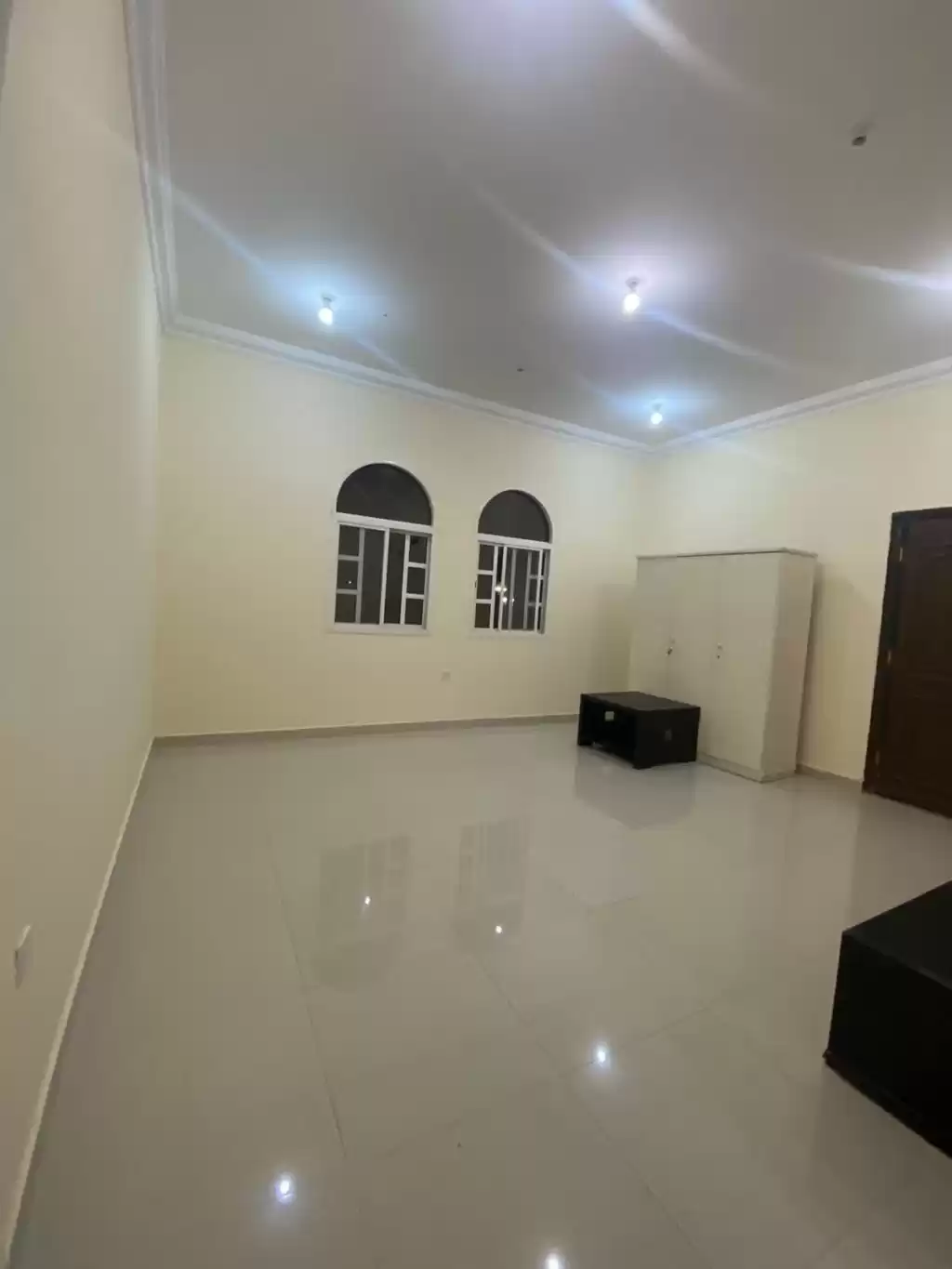 Residential Ready Property 1 Bedroom U/F Apartment  for rent in Al Sadd , Doha #8875 - 1  image 