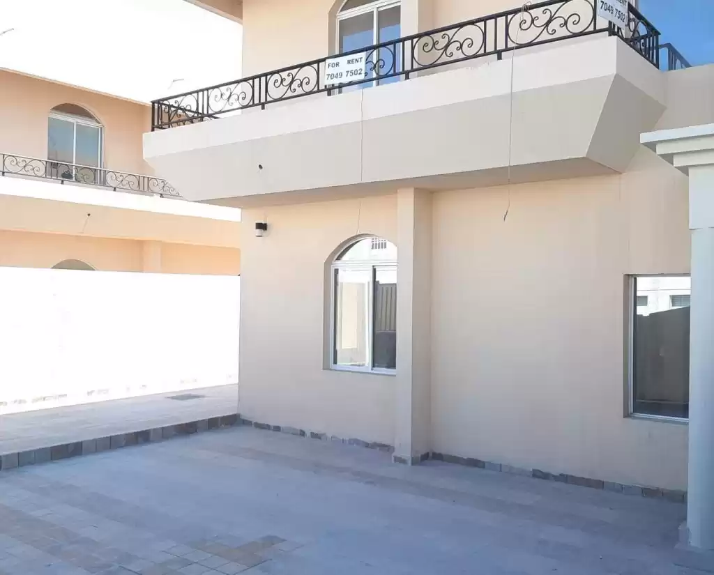 Residential Ready Property 3 Bedrooms U/F Standalone Villa  for rent in Al Sadd , Doha #8883 - 1  image 