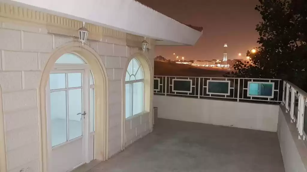 Жилой Готовая недвижимость 2 спальни Н/Ф Квартира  в аренду в Аль-Садд , Доха #8888 - 1  image 