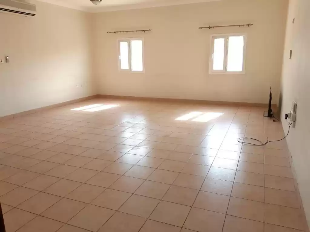 Residential Ready Property 2 Bedrooms U/F Apartment  for rent in Al Sadd , Doha #8963 - 1  image 