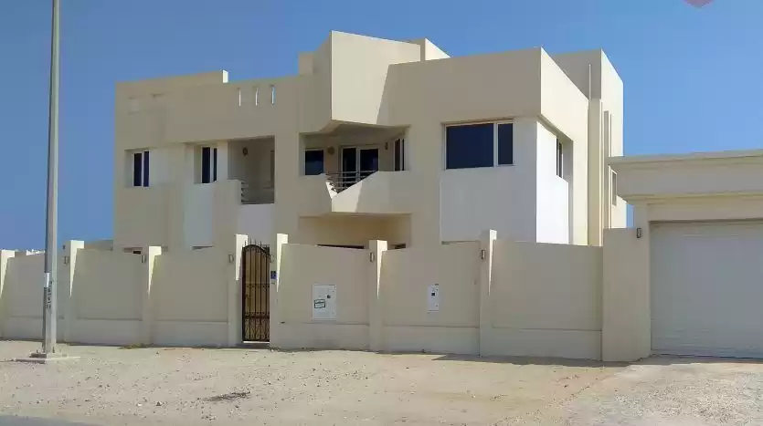 yerleşim Hazır Mülk 6 Yatak Odası U/F Müstakil Villa  kiralık içinde Al Sadd , Doha #8975 - 1  image 