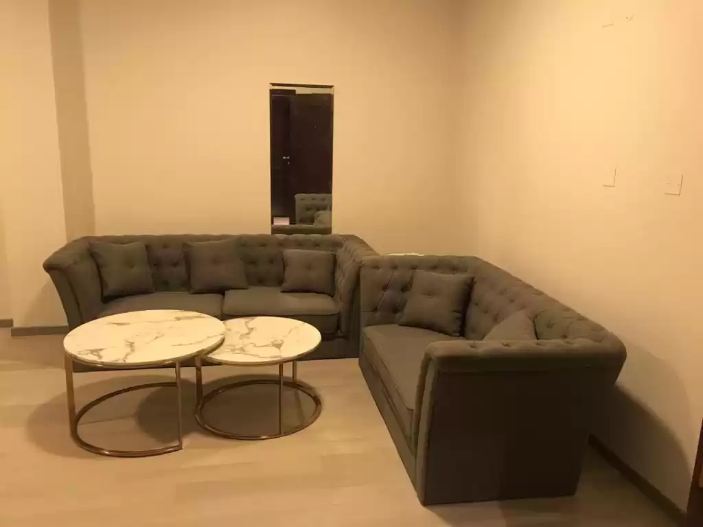 yerleşim Hazır Mülk 1 yatak odası F/F Apartman  kiralık içinde Doha #8991 - 1  image 