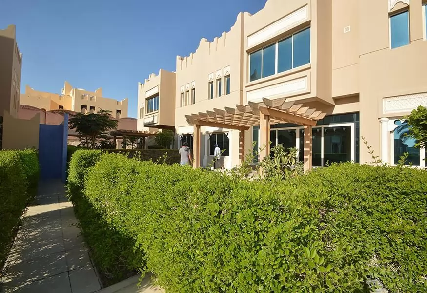 Residential Ready Property 4 Bedrooms S/F Villa in Compound  for rent in Al-Dafna , Doha-Qatar #9046 - 1  image 