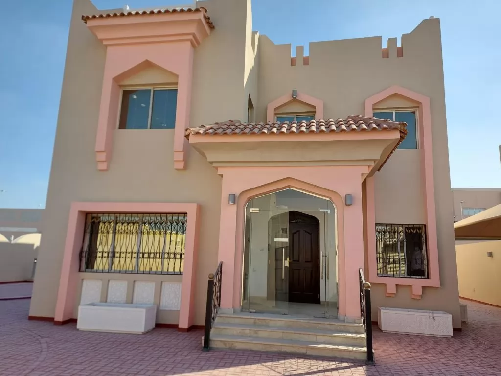 Résidentiel Propriété prête 5 chambres S / F Villa autonome  a louer au Doha #9053 - 1  image 