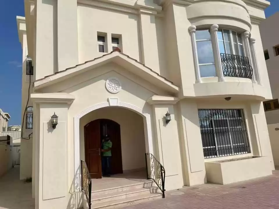 Résidentiel Propriété prête 7 chambres U / f Villa autonome  a louer au Al-Sadd , Doha #9162 - 1  image 