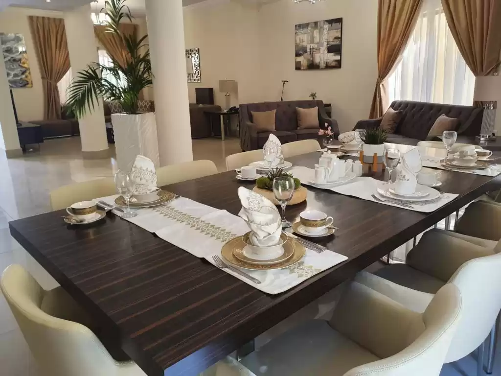 Wohn Klaar eigendom 4 Schlafzimmer F/F Villa in Verbindung  zu vermieten in Al Sadd , Doha #9172 - 1  image 