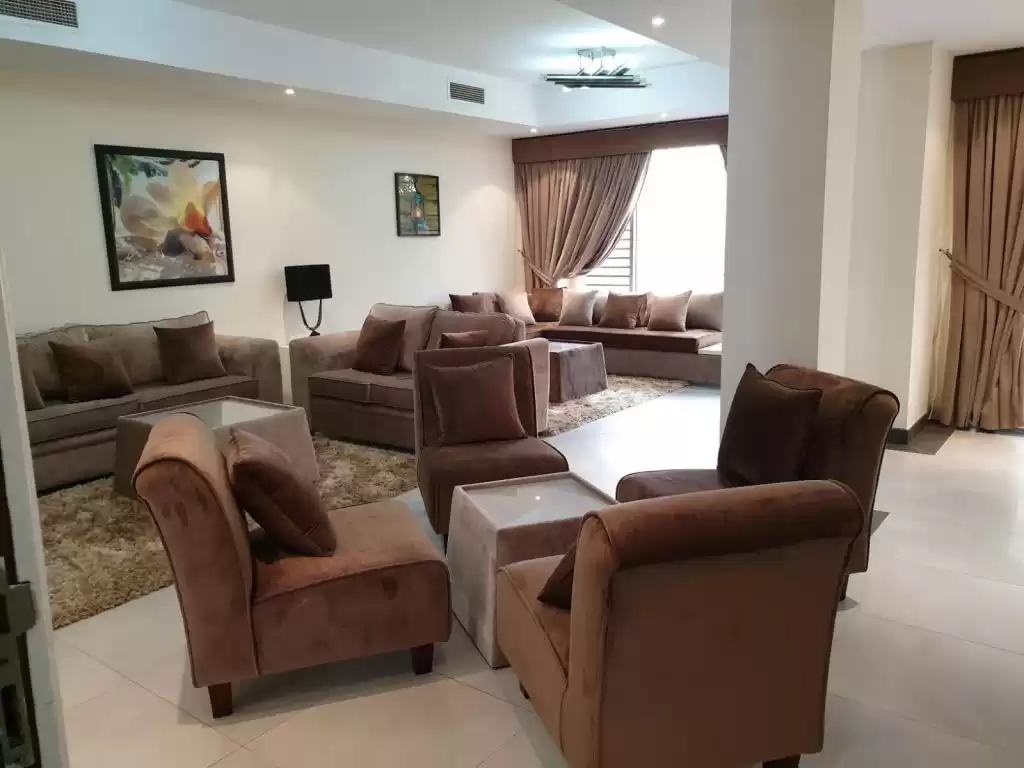 Residencial Listo Propiedad 4 habitaciones F / F Villa en Compound  alquiler en al-sad , Doha #9221 - 1  image 