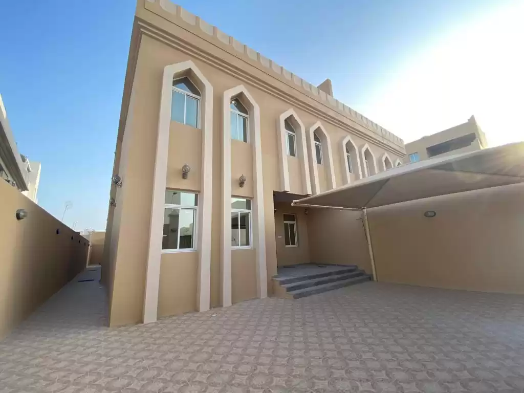 yerleşim Hazır Mülk 6 Yatak Odası U/F Müstakil Villa  kiralık içinde Al Sadd , Doha #9226 - 1  image 