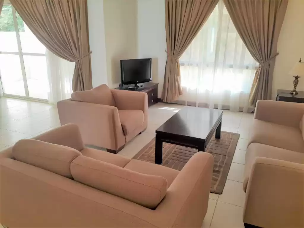 Residencial Listo Propiedad 4 habitaciones F / F Villa en Compound  alquiler en al-sad , Doha #9249 - 1  image 