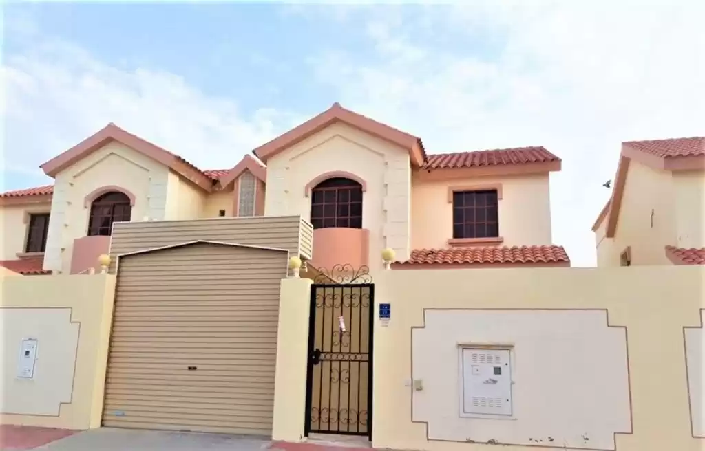 Résidentiel Propriété prête 5 chambres U / f Villa autonome  a louer au Al-Sadd , Doha #9254 - 1  image 