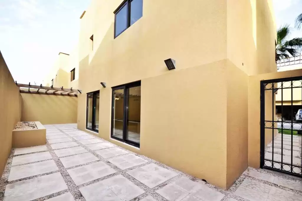 Wohn Klaar eigendom 5 Schlafzimmer S/F Villa in Verbindung  zu vermieten in Al Sadd , Doha #9259 - 1  image 
