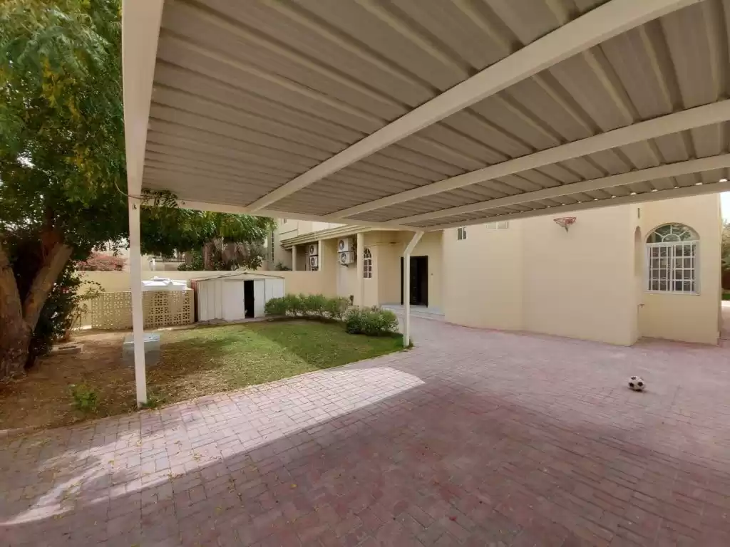 Wohn Klaar eigendom 5 Schlafzimmer S/F Alleinstehende Villa  zu vermieten in Doha #9272 - 1  image 